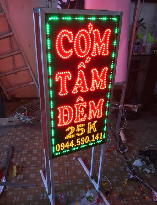  hộp đèn đứng led ruồi có chân 2 mặt siêu nổi