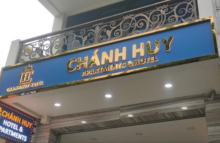 biển hiệu nền alu chữ inox sáng hông cao cấp