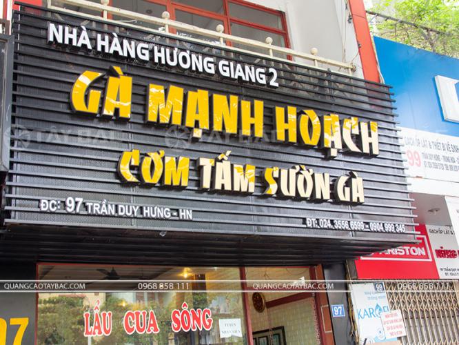 Bảng hiệu nền khung sắt